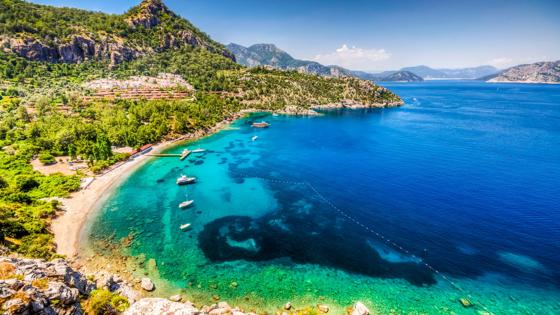 turkije_marmaris_turunc-bay_baai_boten_bergen_zee_rotsen_shutterstock