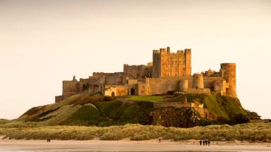 engeland_northumberland_bamburgh-castle_kaseel_strand_zonsopkomst_GettyImages-157193180