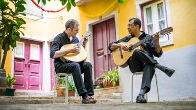 portugal_lissabon_alfama_fado_gitaar_getty