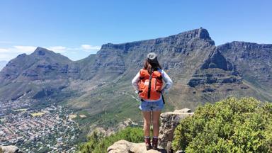 zuid-afrika_west-kaap_kaapstad_lions-head_reiziger_hike_shutterstock-525002947