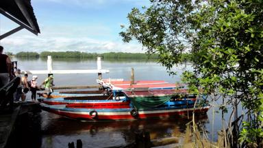 hotel_suriname_frederiksdorp_plantage-frederiksdorp_boten-rivier