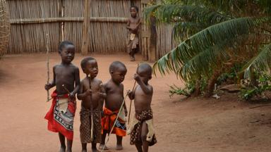 swaziland_dorp_kinderen_traditioneel_w