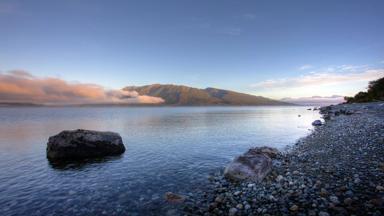 nieuw-zeeland_te-anau_meer_lake_landschap_uitzicht_b.jpg