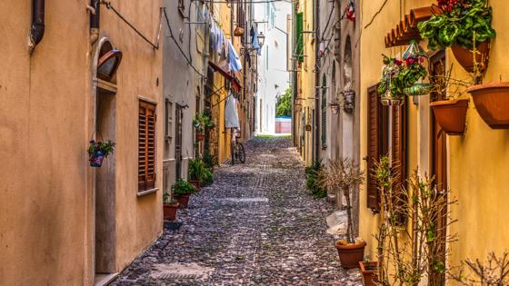 italie_sardinie_alghero_straat_oude-binnenstad_shutterstock_402452845