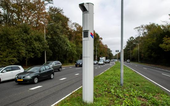 Extra flitspalen tegen racen en appen