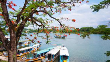 vietnam_hue_parfum-rivier_boot_b.jpg