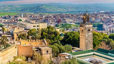 marokko_fez_bab-guissa-moskee_uitzicht-stad_shutterstock