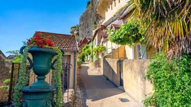 frankrijk_dordogne_les-eyzies_kasteel-tayac_straat_getty