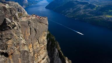 noorwegen_rogaland_lysefjord_preikestolen_boot_zee