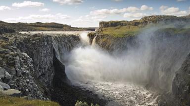 ijsland_myvatn_nationaal-park-jokulsargljufur_dettifoss-watervallen_shutterstock