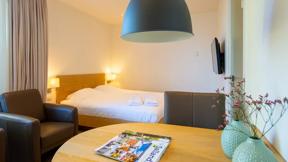 hotel_nederland_hellendoorn_hof-van-salland_hotel_studio_zithoek_bed