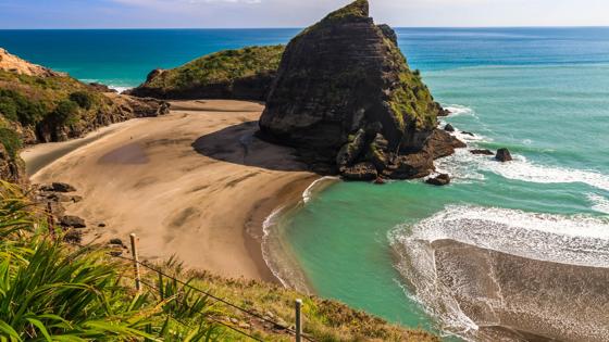 nieuw-zeeland_algemeen_piha-beach_b