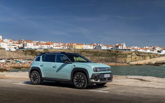 Dubbeltest: Jeep Avenger E versus Renault 4