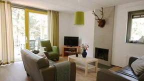 Nederland_Epe_RCN_Vakantiepark_De_Jagerstee_Bosbungalow_Het_Edelhert_Zespersoons_Woonkamer