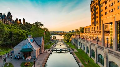 canada_ontario_ottawa_rideau-canal_kanaal_sluizen_zonsondergang_shutterstock
