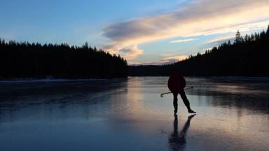 hotel_zweden_malung_camping-yttermalung_winter_schaatsen_meer