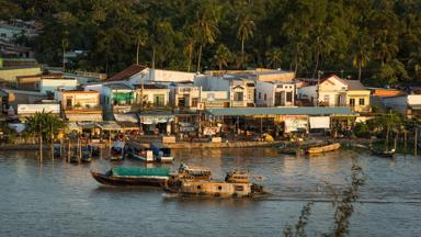 vietnam_mekong-delta_sfeerbeeld_boten-onderweg-naar-drijvende-markt_frits-meyst.jpg