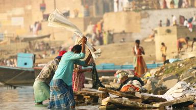 india_uttar-pradesh_varanasi_dhobi-ghat_wassen_b