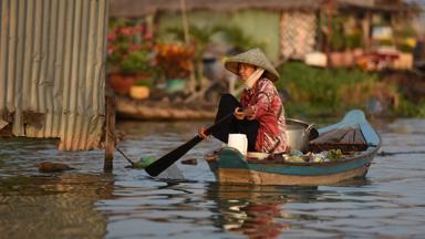 vietnam_chau-doc_bootje_drijvende-winkel_noedel-soep_a