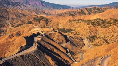 marokko_hoge-atlas_Tizi-n-Tichka-bergpas_route_weg_bergen_shutterstock