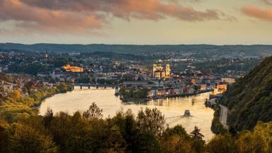 duitsland_beieren_passau_rivieren_uitzicht_avond_GettyImages-1154739370