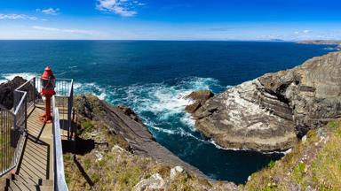 ierland_county-cork_mizen-head_lichtbaken_klif_zee_shutterstock_1676850091