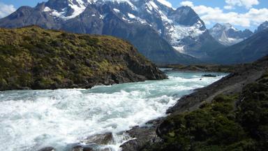 chili_torres-del-paine_pategonie_pai_landschap_bergen_rivier_w.jpg