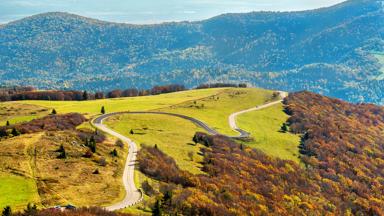 frankrijk_alsace_elzas_vogezen_col-du-grand-ballon_uitzicht_berg_slingerweg_getty