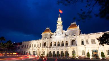 vietnam_ho-chi-minh-city_saigon_stadshuis_verlicht_b.jpg