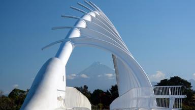 nieuw-zeeland_new plymouth_coastal-walkway_taranaki_te-rewa-rewa-brug_vulkaan_b.jpg
