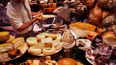 italie_emilia-rogmana_bologna_markt_kaas_local_sfeer_getty