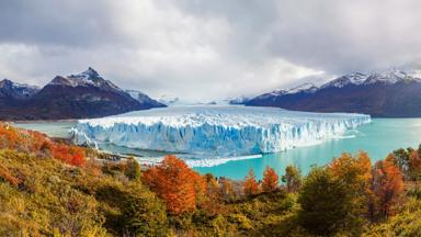 argentinie_patagonie_santa-cruz_nationaal-park-los-glaciares_gletsjer_gebergte_uitkijkpunt_mensen