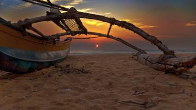 sri lanka_algemeen_strand_boot_zonsondergang_shutterstock_b