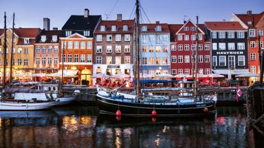denemarken_seeland_kopenhagen_avond_haven_kade_terras