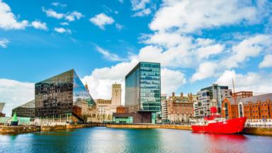 engeland_liverpool_waterfront_kade_moderne-architectuur_GettyImages-1169031949