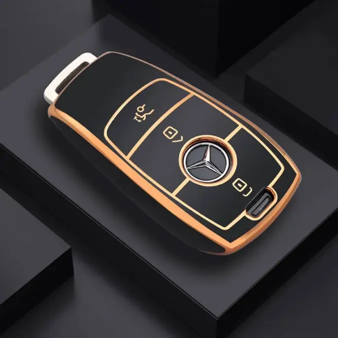 Dutch Shield Sleutelhoesje  Mercedes goud B3