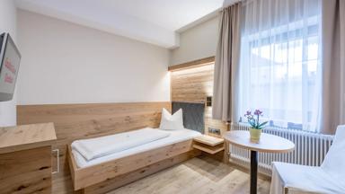Oostenrijk_Kirchbichl_Hotel_Gasthof_Schroll_Eenpersoonskamer