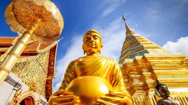 thailand_chiang-mai_wat-phra-that-doi-suthep-tempel_boeddha_goud_shutterstock