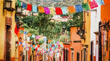 Mexico_vlaggetjes_straat_algemeen