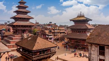nepal_bhaktapur_koningsstad_taumadi-square_nyatapola-tempel_tempels_mensen_plein