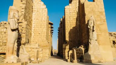 egypte_luxor_tempel-luxor_standbeelden_muur_ruine__b