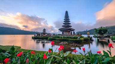 Indonesië, Bali, Ulun Danu Beratan tempel - GettyImages-610474146