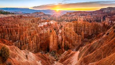 verenigde-staten_utah_bryce-canyon-national-park_bryce-canyon_zonsondergang_uitzicht_overzicht-canyon_gettyimages