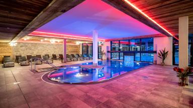 Vaya Fieberbrunn_Oostenrijk_fine-living-resort_ Wellness Indoor Pool 02