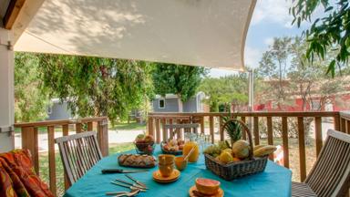 Frankrijk_Serignan_Camping_Yelloh_Village_Serignan_Plage_Driekamerstacaravan_Cottage_Balneo_Veranda