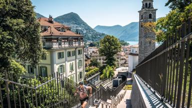 Zwitserland_treinreizen_Grand Train_Lugano_treintje tandradbaan in het centrum_h