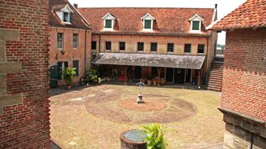 suriname_paramaribo_fortzeelandia_binnenplaats_f