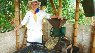 colombia_triangulo-del-cafe_koffieplukker_local_koffie-machine_f