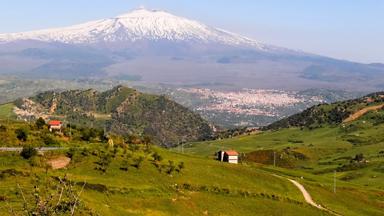italie_sicilie_etna_vulkaan_sneeuw_uitzicht_heuvel_berg_shutterstock_2.jpg