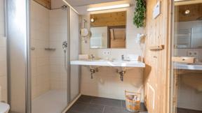 Oostenrijk_Flachau_Appartementen_Flachauer_Gutshof_Appartement_Badkamer